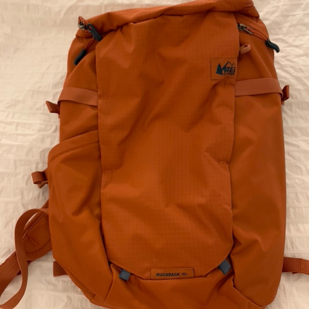 Gently used REI Ruckpack 18L with Rain Cover